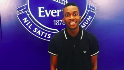 Verrat Henry Onyekuru Hier Den Wechsel Zum Fc Everton Grenzecho