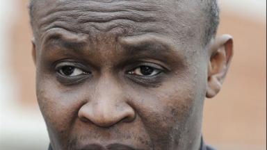 Roger Lukaku Bringt Seinen Sohn Bei Bayern Ins Spiel Grenzecho [ 216 x 384 Pixel ]