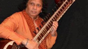 Raga Sutra Spielt Indische Laute Grenzecho grenzecho